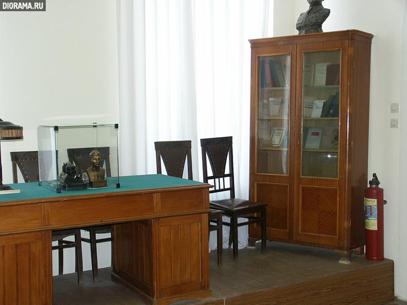 Official study interior, Rostov-on-Don Museum of Regional (Library Diorama.Ru)