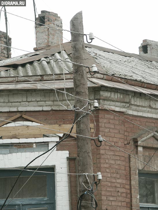 Insulators on wooden pole, Rostov-on-Don, Russia (Library Diorama.Ru)