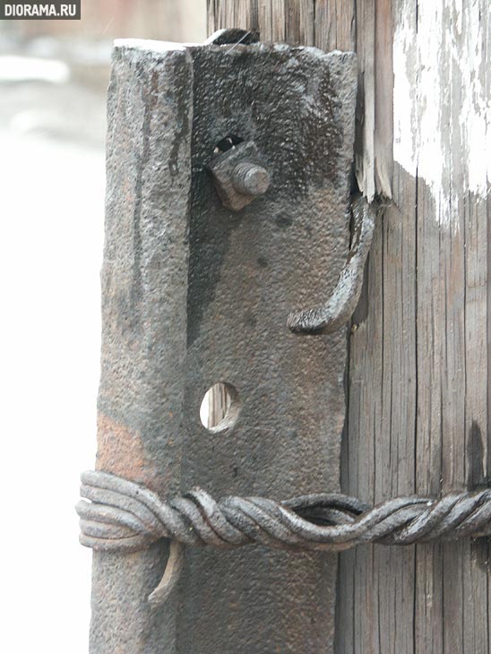 Pole stand made from rail, Rostov-on-Don, Russia (Library Diorama.Ru)