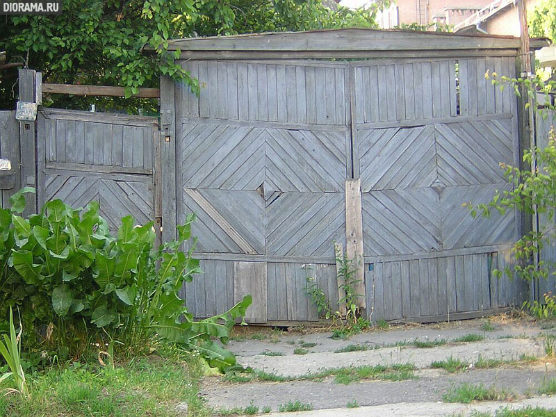 Wooden gate with separate wicket, Taganrog, Russia (Library Diorama.Ru)