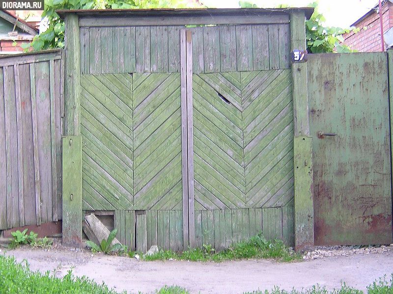 Wooden gate with separate metal wicket, Taganrog, Russia (Library Diorama.Ru)