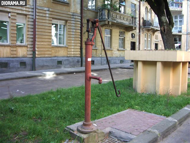 Водопроводная колонка, Украина, г. Львов (Копилка Diorama.Ru)