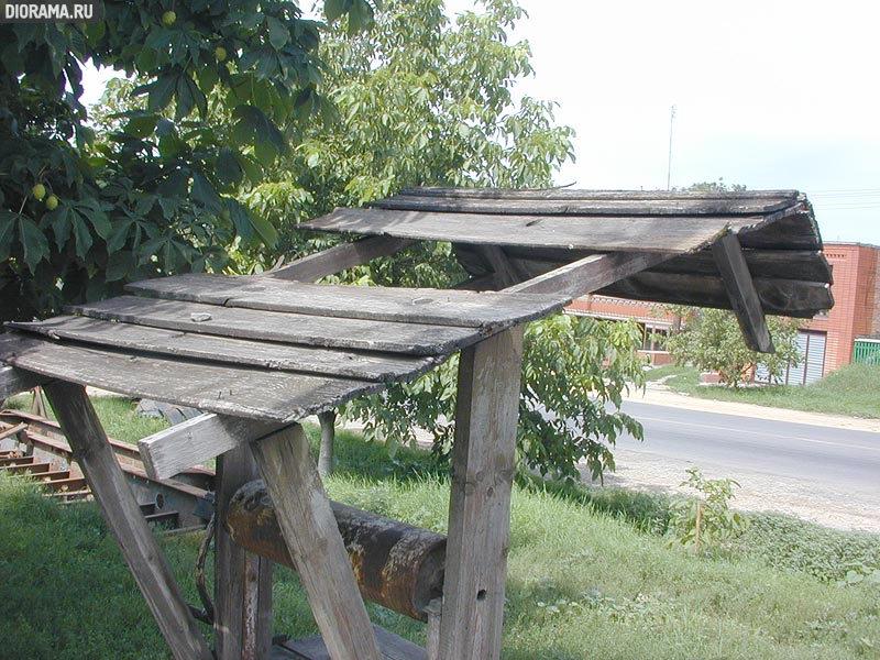 Wooden well with bench and awning, Chaltyr, Rostov region, Russia (Library Diorama.Ru)