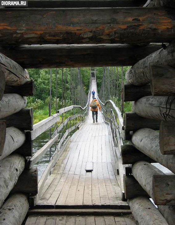 Suspension bridge over Kubena river, Kharovsk, Vologda region, Russia (Library Diorama.Ru)