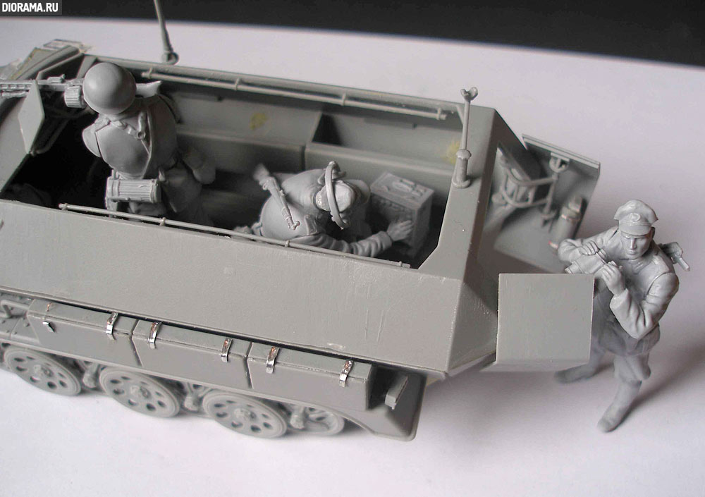 Features: German Sd.Kfz 251 crew, photo #10