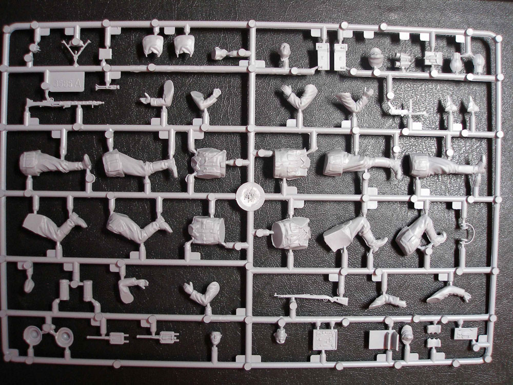 Features: German Sd.Kfz 251 crew, photo #4