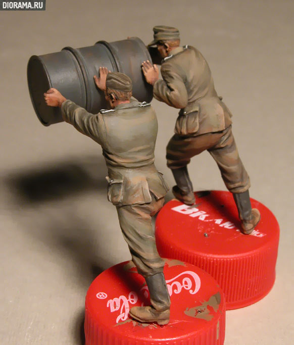 Reviews: German soldiers with fuel drums, photo #14
