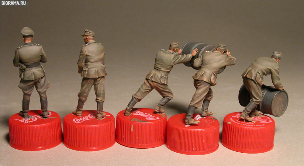 Reviews: German soldiers with fuel drums, photo #16