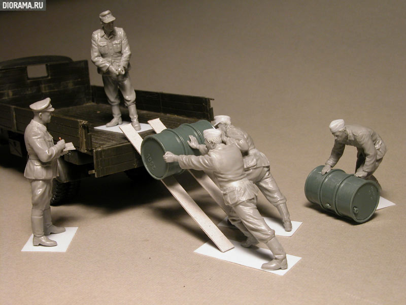 Reviews: German soldiers with fuel drums, photo #7