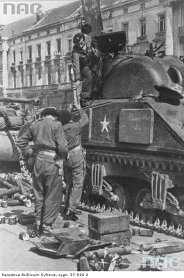 Polish soldier loading ammo into Sherman tank holster for Enfield.jpg