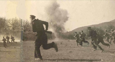 Моряки-черноморцы идут в атаку. Август 1942 года..jpg