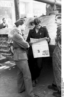 Bundesarchiv_Bild_101I-721-0395-13,_Paris,_Panzereinheit_der_Waffen-SS.jpg (55.91 КБ) Просмотров: 3077 Bundesarchiv_Bild_101I-721-0395-13,_Paris,_Panzereinheit_der_Waffen-SS.jpg