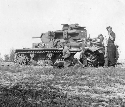 Panzer_III_731_17_Panzer-Division_eastern_front_1942.jpg